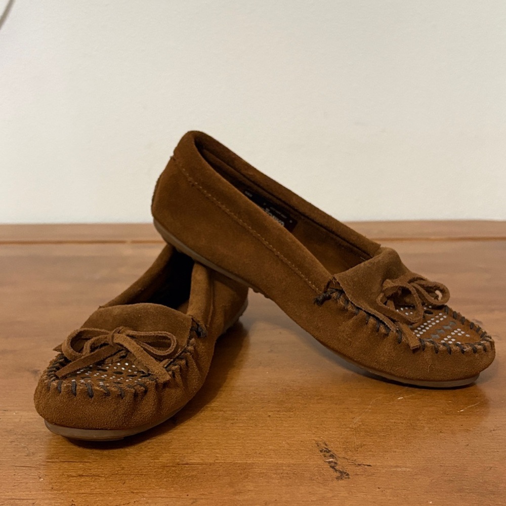 Minnetonka Tan Suede Moccasins Size 7